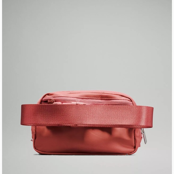 Lululemon everywhere belt bag in Briar Rose - Picture 3 of 4